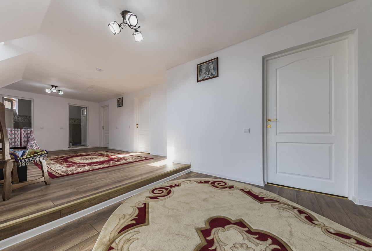 Casa Iancu Hotel Jina Eksteriør billede