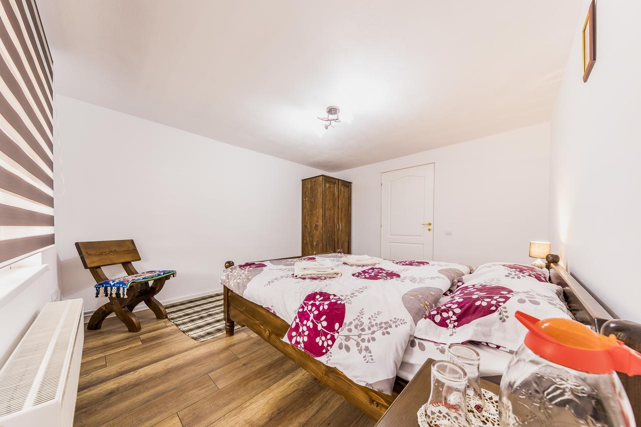 Casa Iancu Hotel Jina Eksteriør billede